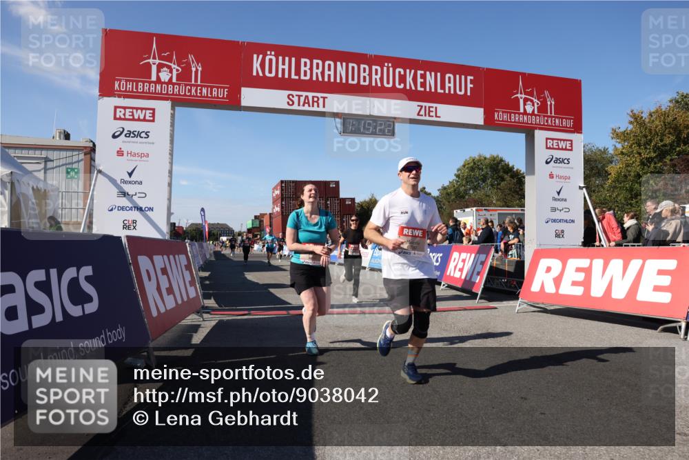 03.10.2025 - Köhlbrandbrückenlauf Lena Gebhardt http://msf.ph/oto/9038042 03.10.2025 13:15:22 Ziel 4031, 4610, 5771, 6535, 6772, 6773, 6790 meine-sportfotos.de