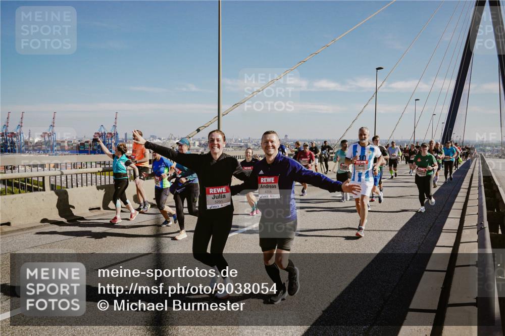 03.10.2025 - Köhlbrandbrückenlauf Michael Burmester http://msf.ph/oto/9038054 03.10.2025 12:30:50 Position 1 111, 5291, 4204, 10 meine-sportfotos.de