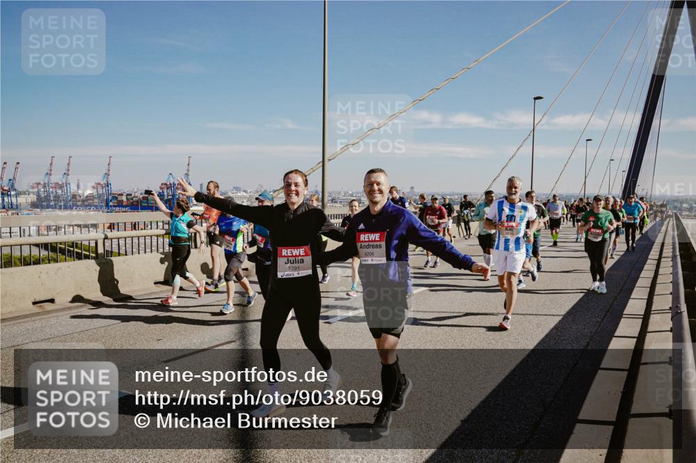 03.10.2025 - Köhlbrandbrückenlauf Michael Burmester http://msf.ph/oto/9038059 03.10.2025 12:30:50 Position 1 5291, 4204 meine-sportfotos.de