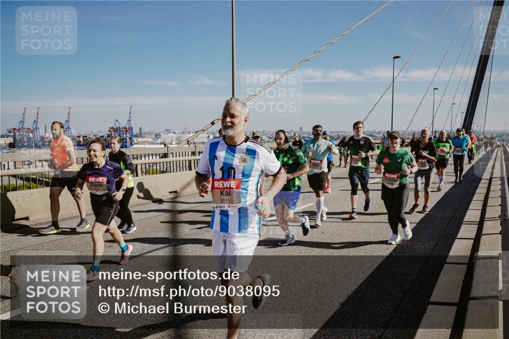 03.10.2025 - Köhlbrandbrückenlauf Michael Burmester http://msf.ph/oto/9038095 03.10.2025 12:30:51 Position 1 5815 meine-sportfotos.de