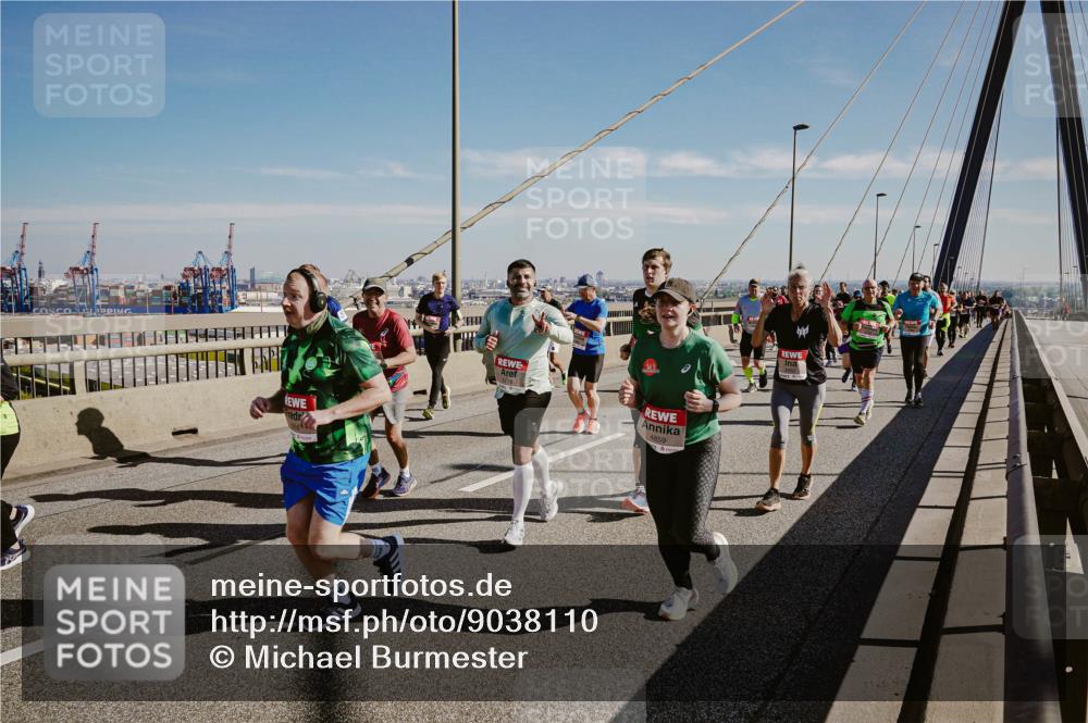 03.10.2025 - Köhlbrandbrückenlauf Michael Burmester http://msf.ph/oto/9038110 03.10.2025 12:30:52 Position 1 4859 meine-sportfotos.de