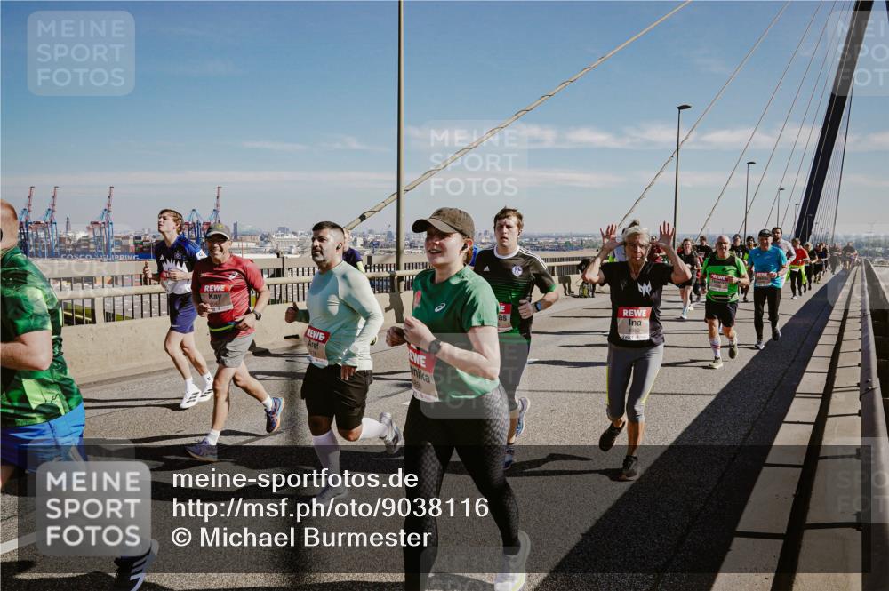 03.10.2025 - Köhlbrandbrückenlauf Michael Burmester http://msf.ph/oto/9038116 03.10.2025 12:30:52 Position 1  meine-sportfotos.de