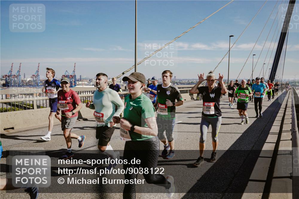 03.10.2025 - Köhlbrandbrückenlauf Michael Burmester http://msf.ph/oto/9038122 03.10.2025 12:30:53 Position 1 5047, 4956 meine-sportfotos.de