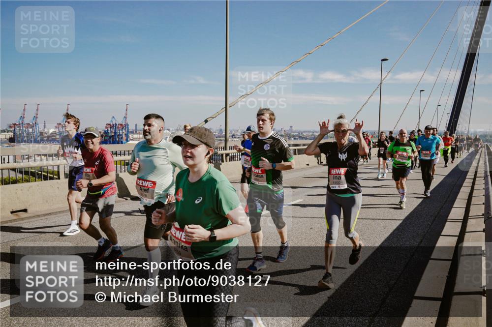 03.10.2025 - Köhlbrandbrückenlauf Michael Burmester http://msf.ph/oto/9038127 03.10.2025 12:30:53 Position 1 5178, 4859, 4950 meine-sportfotos.de