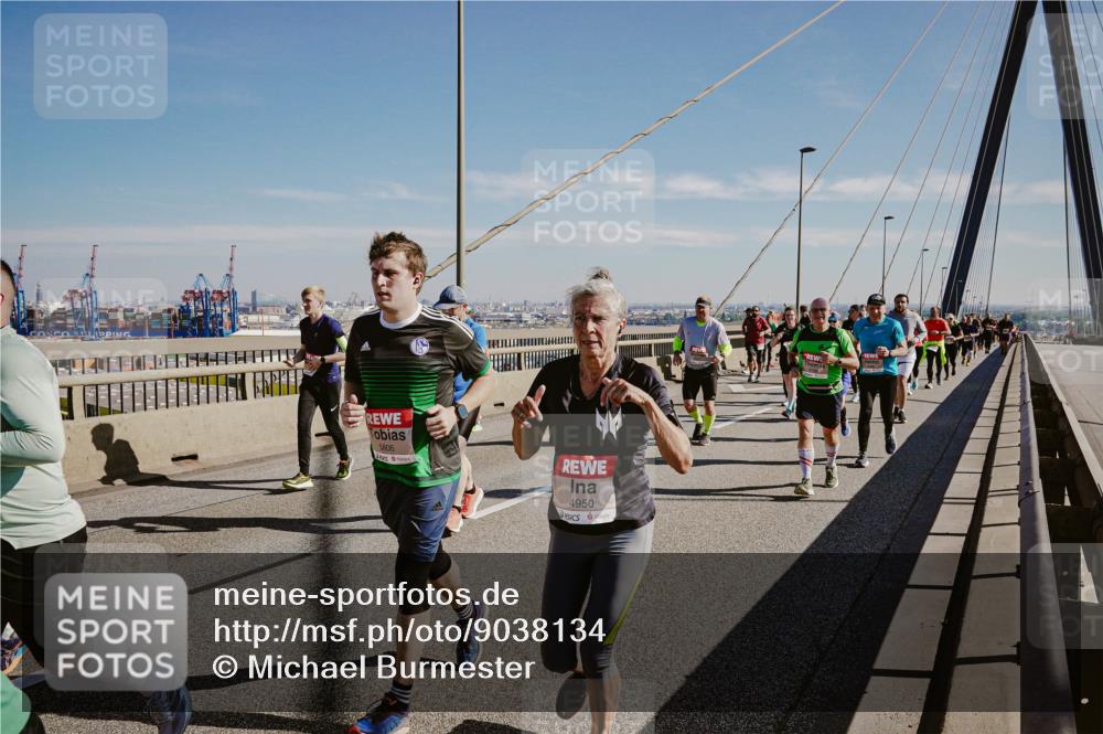 03.10.2025 - Köhlbrandbrückenlauf Michael Burmester http://msf.ph/oto/9038134 03.10.2025 12:30:53 Position 1 5806, 4950 meine-sportfotos.de