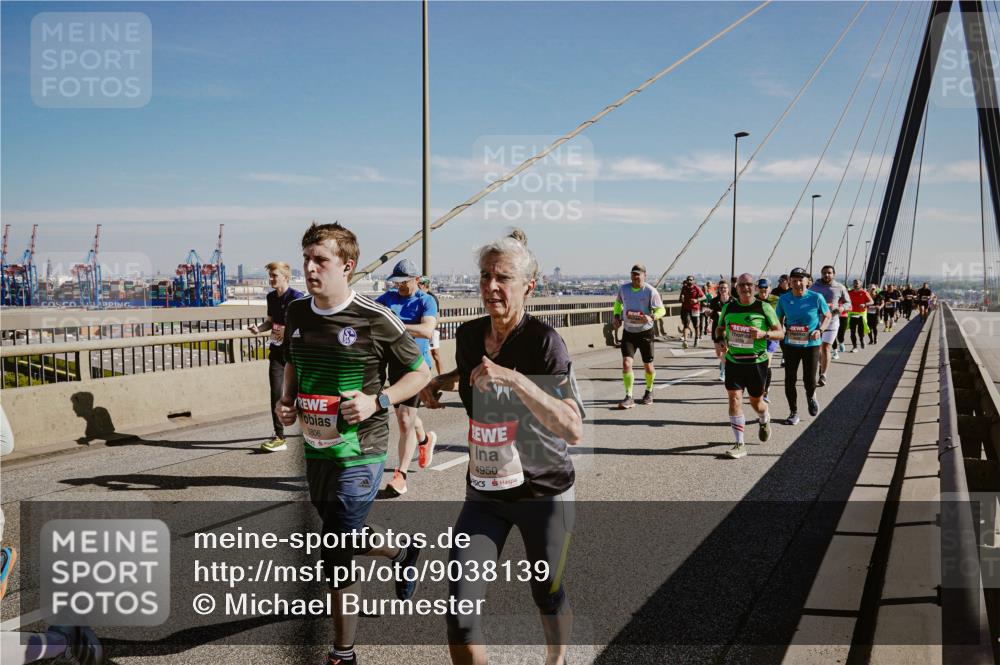 03.10.2025 - Köhlbrandbrückenlauf Michael Burmester http://msf.ph/oto/9038139 03.10.2025 12:30:53 Position 1 5806, 4950 meine-sportfotos.de