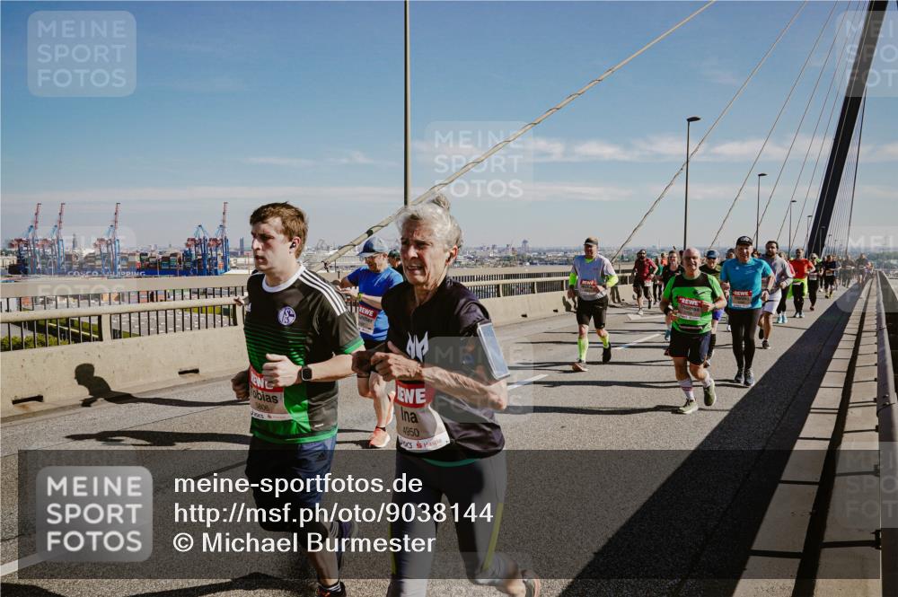 03.10.2025 - Köhlbrandbrückenlauf Michael Burmester http://msf.ph/oto/9038144 03.10.2025 12:30:53 Position 1 5806, 4950 meine-sportfotos.de