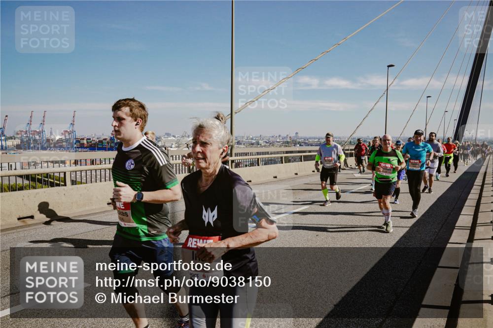 03.10.2025 - Köhlbrandbrückenlauf Michael Burmester http://msf.ph/oto/9038150 03.10.2025 12:30:53 Position 1 4950 meine-sportfotos.de