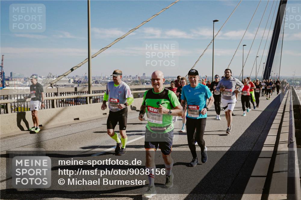 03.10.2025 - Köhlbrandbrückenlauf Michael Burmester http://msf.ph/oto/9038156 03.10.2025 12:30:55 Position 1 5708, 6485 meine-sportfotos.de
