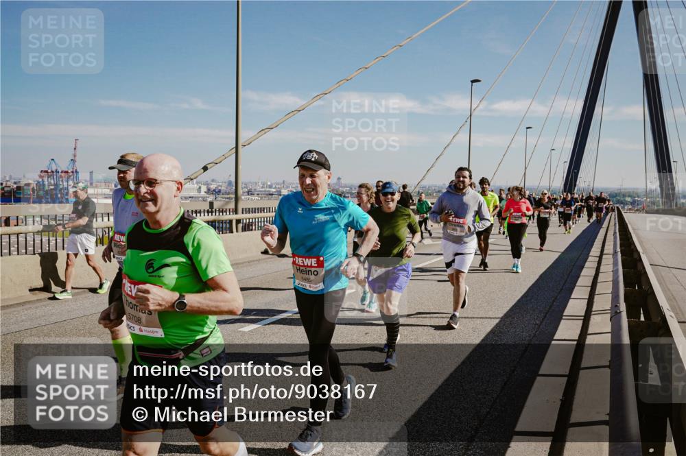 03.10.2025 - Köhlbrandbrückenlauf Michael Burmester http://msf.ph/oto/9038167 03.10.2025 12:30:55 Position 1 5708, 6485 meine-sportfotos.de