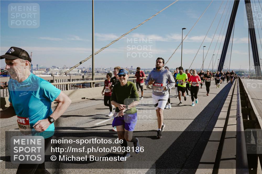 03.10.2025 - Köhlbrandbrückenlauf Michael Burmester http://msf.ph/oto/9038186 03.10.2025 12:30:56 Position 1  meine-sportfotos.de