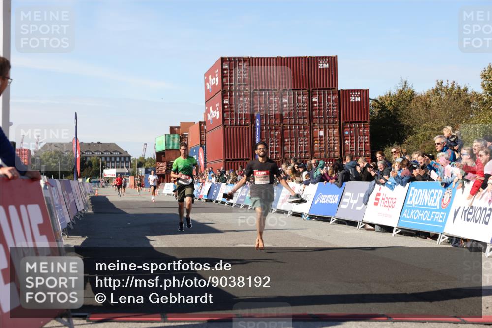 03.10.2025 - Köhlbrandbrückenlauf Lena Gebhardt http://msf.ph/oto/9038192 03.10.2025 12:53:40 Ziel 4043, 4155, 6241, 6624 meine-sportfotos.de