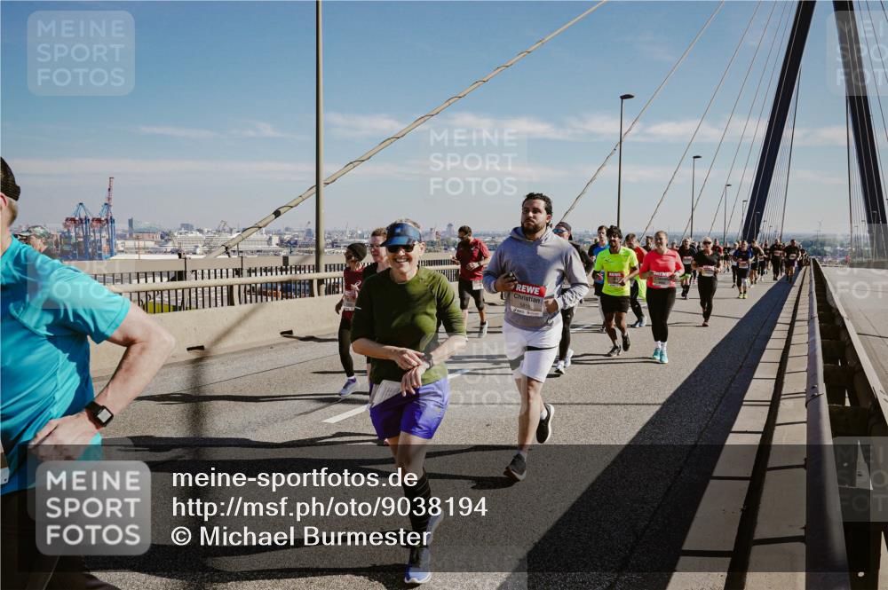 03.10.2025 - Köhlbrandbrückenlauf Michael Burmester http://msf.ph/oto/9038194 03.10.2025 12:30:56 Position 1 5816 meine-sportfotos.de