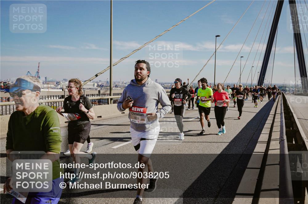 03.10.2025 - Köhlbrandbrückenlauf Michael Burmester http://msf.ph/oto/9038205 03.10.2025 12:30:57 Position 1 6070, 5816 meine-sportfotos.de