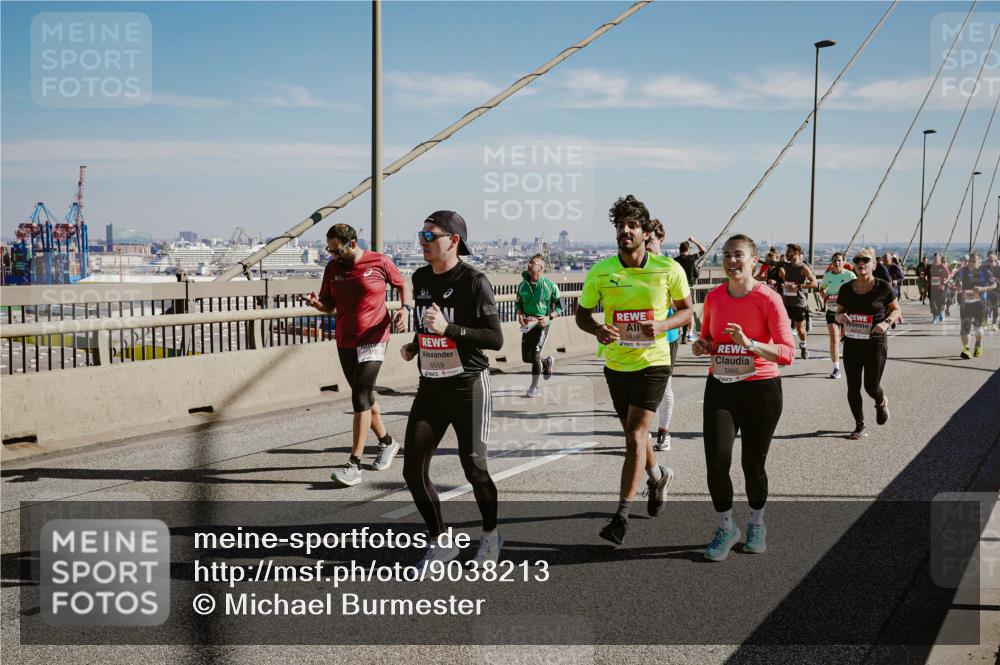 03.10.2025 - Köhlbrandbrückenlauf Michael Burmester http://msf.ph/oto/9038213 03.10.2025 12:30:58 Position 1 6559, 5869, 5866 meine-sportfotos.de