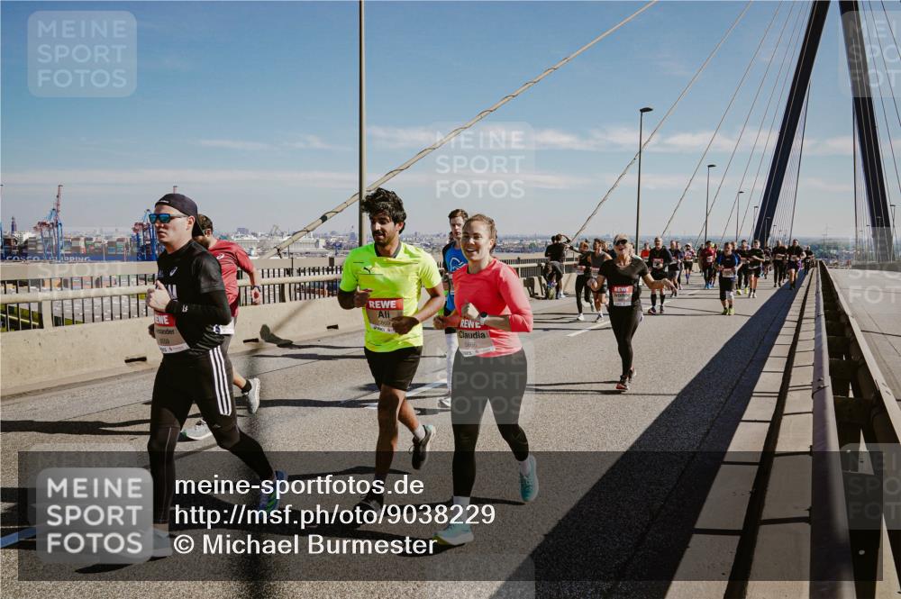 03.10.2025 - Köhlbrandbrückenlauf Michael Burmester http://msf.ph/oto/9038229 03.10.2025 12:30:59 Position 1 6559, 5866 meine-sportfotos.de