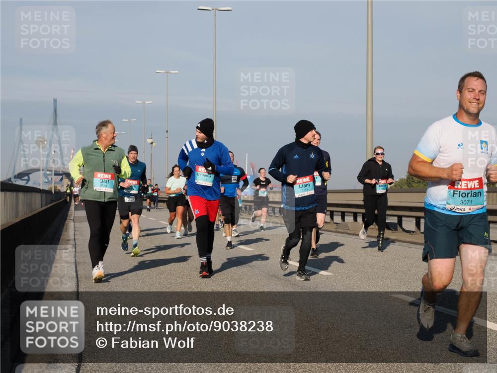 03.10.2025 - Köhlbrandbrückenlauf Fabian Wolf http://msf.ph/oto/9038238 03.10.2025 09:52:39 Position 3 3120, 3121, 3119, 3071 meine-sportfotos.de