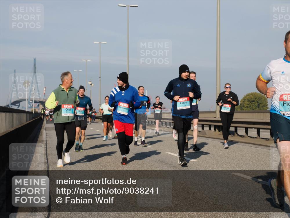 03.10.2025 - Köhlbrandbrückenlauf Fabian Wolf http://msf.ph/oto/9038241 03.10.2025 09:52:39 Position 3 3120, 3121, 3, 3119 meine-sportfotos.de