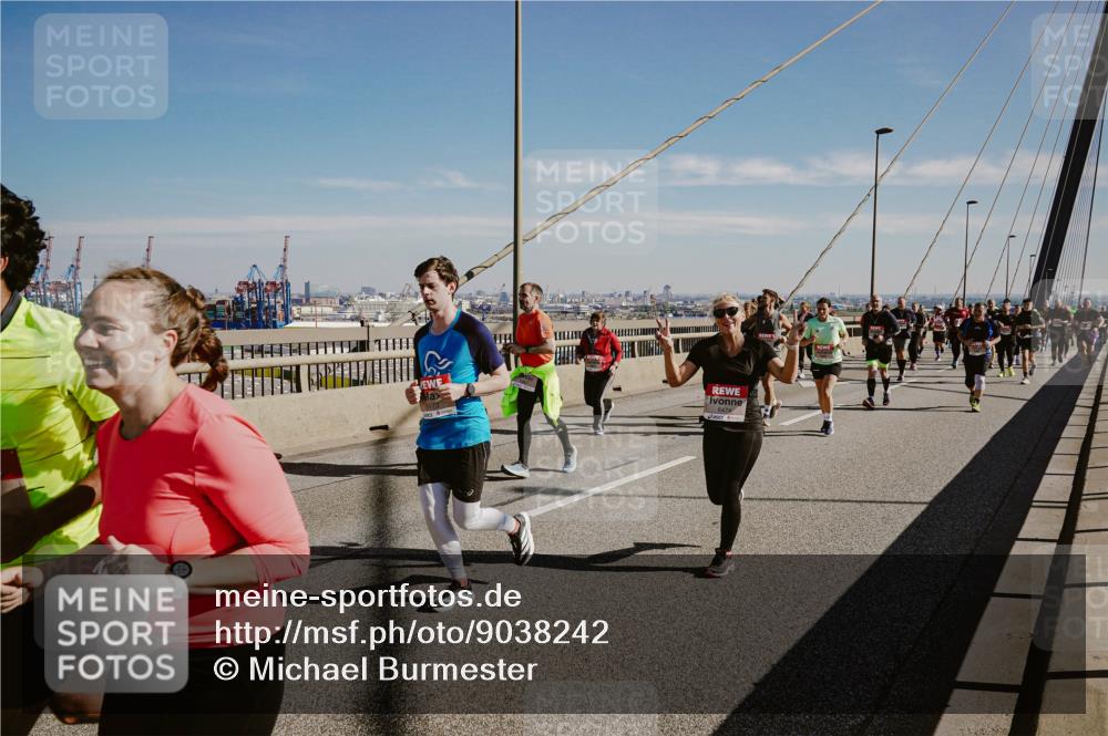 03.10.2025 - Köhlbrandbrückenlauf Michael Burmester http://msf.ph/oto/9038242 03.10.2025 12:30:59 Position 1  meine-sportfotos.de