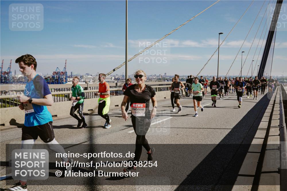 03.10.2025 - Köhlbrandbrückenlauf Michael Burmester http://msf.ph/oto/9038254 03.10.2025 12:31:00 Position 1 6474 meine-sportfotos.de
