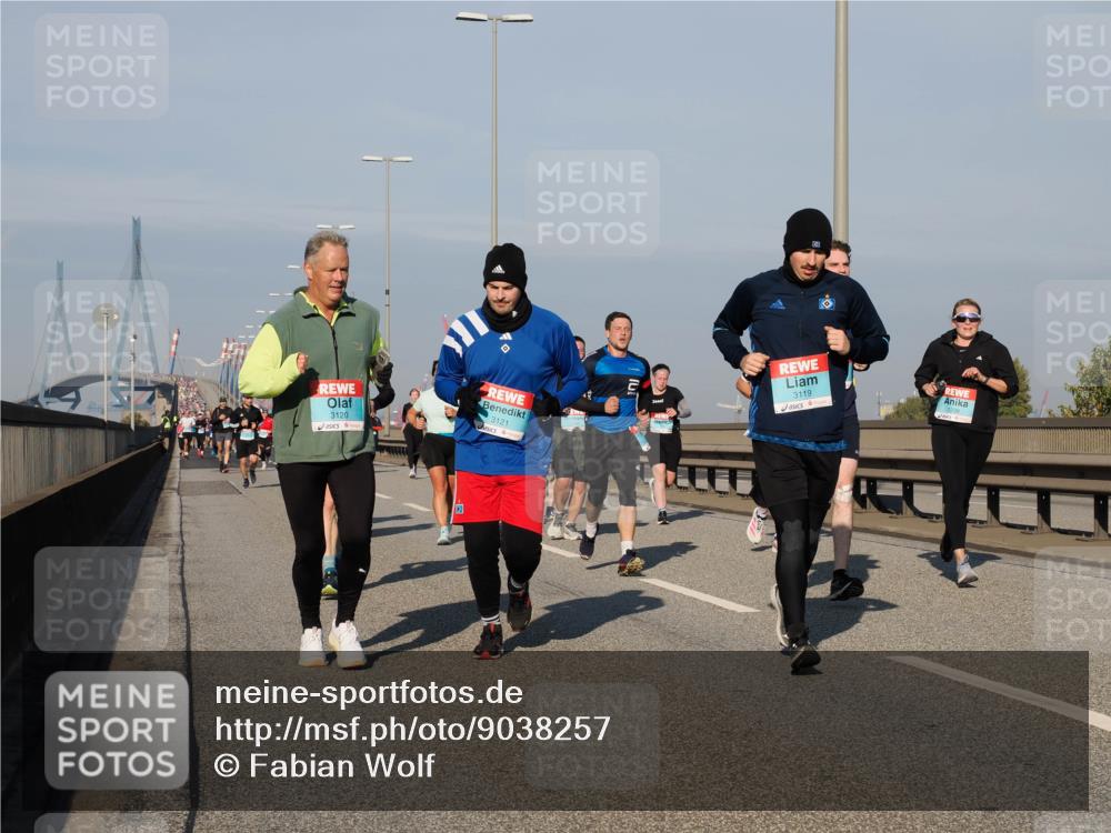 03.10.2025 - Köhlbrandbrückenlauf Fabian Wolf http://msf.ph/oto/9038257 03.10.2025 09:52:40 Position 3 3120, 3121, 3119, 1238 meine-sportfotos.de