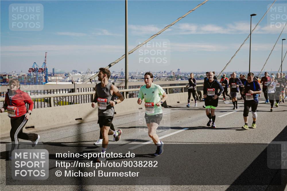 03.10.2025 - Köhlbrandbrückenlauf Michael Burmester http://msf.ph/oto/9038282 03.10.2025 12:31:02 Position 1 8129 meine-sportfotos.de