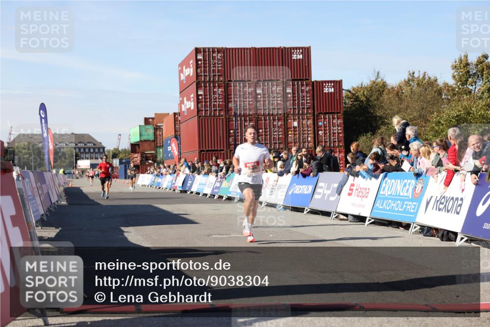 03.10.2025 - Köhlbrandbrückenlauf Lena Gebhardt http://msf.ph/oto/9038304 03.10.2025 12:53:47 Ziel 4043, 4088, 6085, 6422, 6624 meine-sportfotos.de