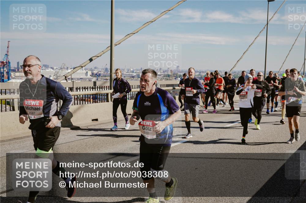 03.10.2025 - Köhlbrandbrückenlauf Michael Burmester http://msf.ph/oto/9038308 03.10.2025 12:31:04 Position 1 4587, 5986, 5148, 4945 meine-sportfotos.de