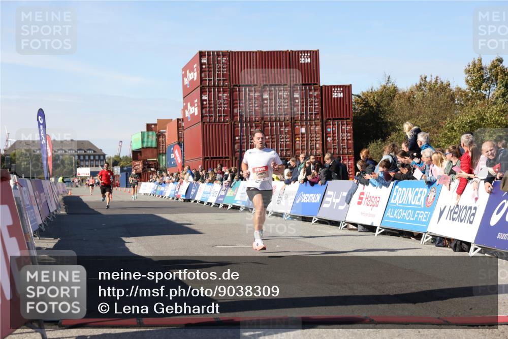03.10.2025 - Köhlbrandbrückenlauf Lena Gebhardt http://msf.ph/oto/9038309 03.10.2025 12:53:47 Ziel 4043, 4088, 6085, 6422, 6624 meine-sportfotos.de
