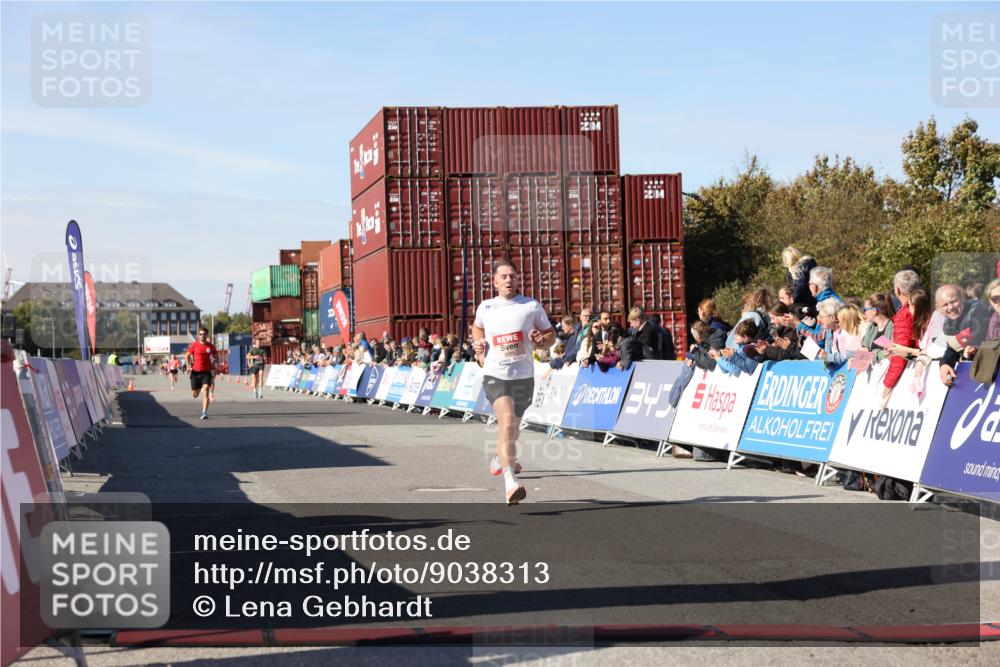03.10.2025 - Köhlbrandbrückenlauf Lena Gebhardt http://msf.ph/oto/9038313 03.10.2025 12:53:47 Ziel 4043, 4088, 6085, 6422, 6624 meine-sportfotos.de