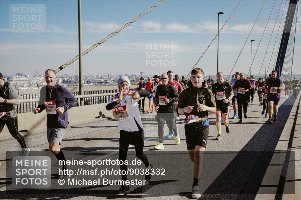 03.10.2025 - Köhlbrandbrückenlauf Michael Burmester http://msf.ph/oto/9038332 03.10.2025 12:31:05 Position 1 5148, 4945, 6261 meine-sportfotos.de