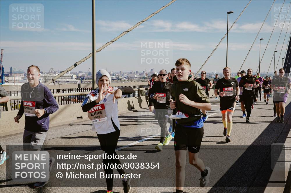 03.10.2025 - Köhlbrandbrückenlauf Michael Burmester http://msf.ph/oto/9038354 03.10.2025 12:31:06 Position 1 5148, 4945, 6261 meine-sportfotos.de