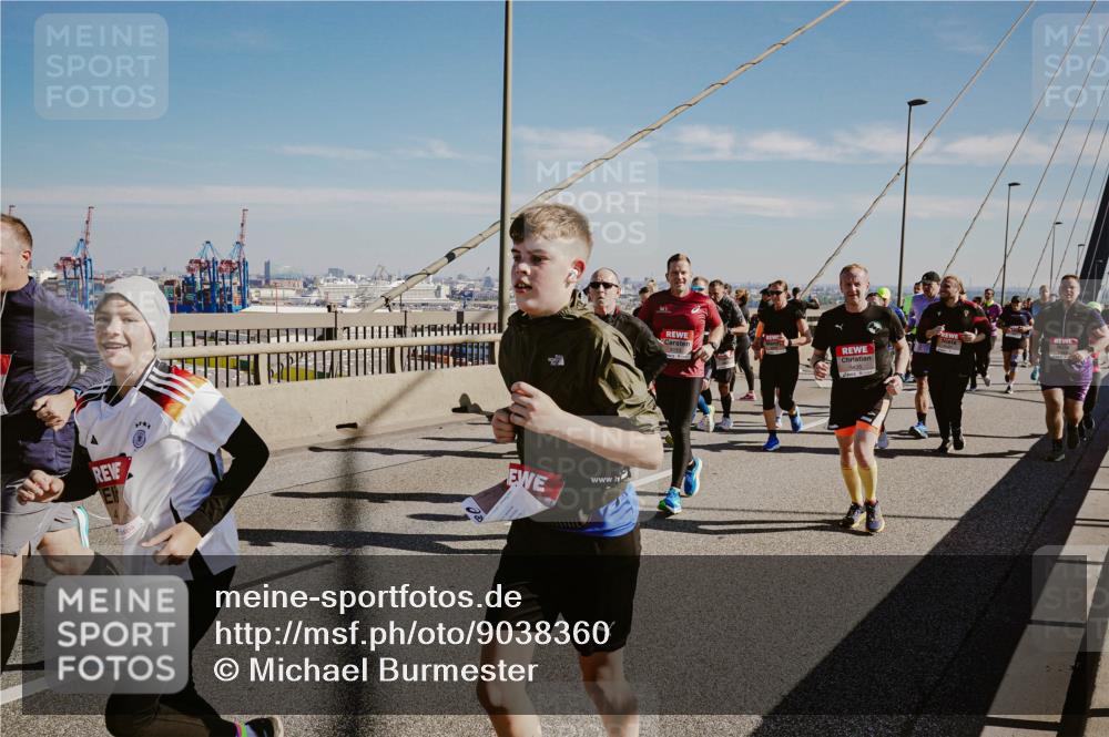 03.10.2025 - Köhlbrandbrückenlauf Michael Burmester http://msf.ph/oto/9038360 03.10.2025 12:31:06 Position 1 435 meine-sportfotos.de