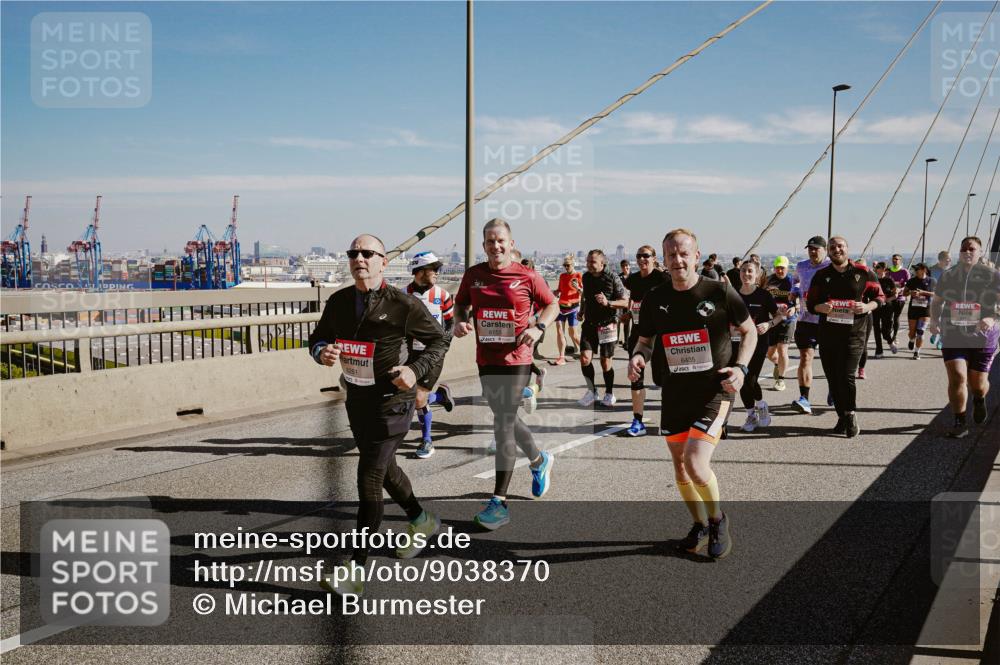 03.10.2025 - Köhlbrandbrückenlauf Michael Burmester http://msf.ph/oto/9038370 03.10.2025 12:31:07 Position 1 6261, 6153, 6435 meine-sportfotos.de