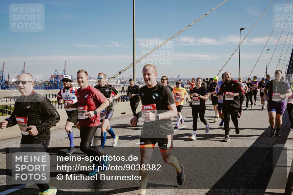 03.10.2025 - Köhlbrandbrückenlauf Michael Burmester http://msf.ph/oto/9038382 03.10.2025 12:31:08 Position 1 6153 meine-sportfotos.de