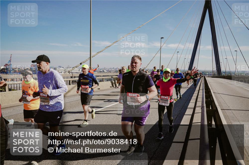 03.10.2025 - Köhlbrandbrückenlauf Michael Burmester http://msf.ph/oto/9038418 03.10.2025 12:31:10 Position 1 5282, 5493, 5004 meine-sportfotos.de