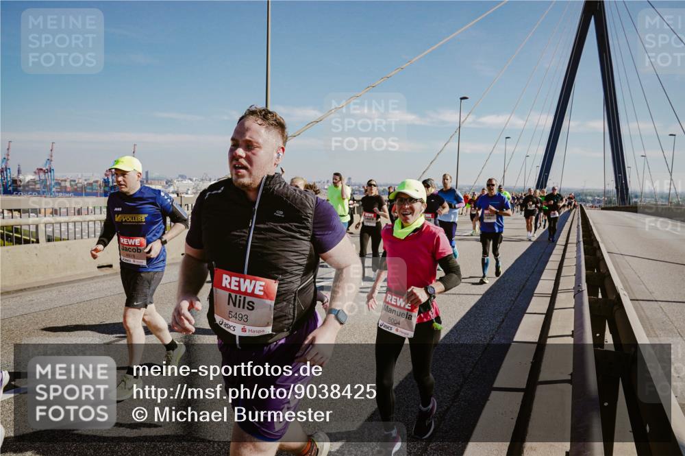 03.10.2025 - Köhlbrandbrückenlauf Michael Burmester http://msf.ph/oto/9038425 03.10.2025 12:31:10 Position 1 4978, 5493, 5004 meine-sportfotos.de