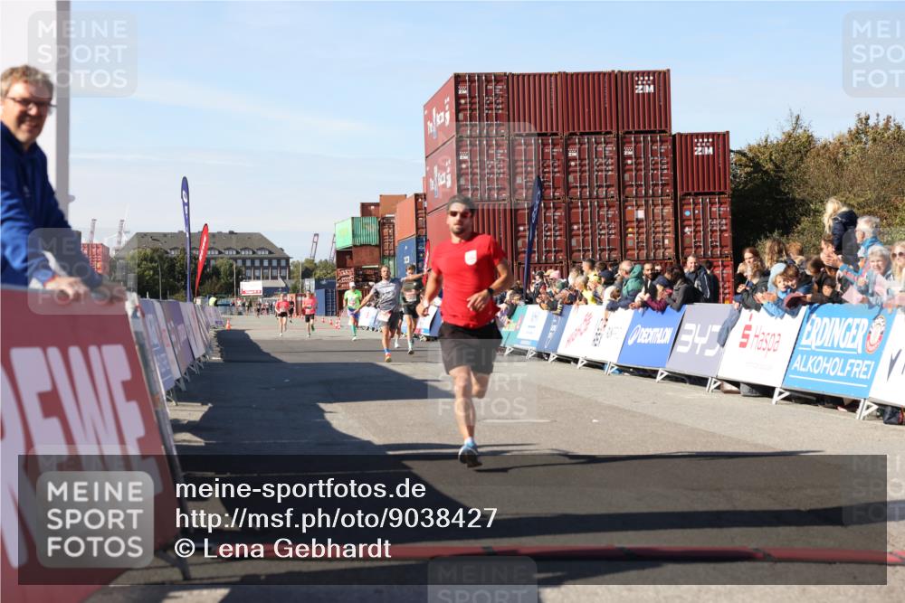03.10.2025 - Köhlbrandbrückenlauf Lena Gebhardt http://msf.ph/oto/9038427 03.10.2025 12:53:52 Ziel 4088, 6002, 6085, 6422, 6624, 6817 meine-sportfotos.de
