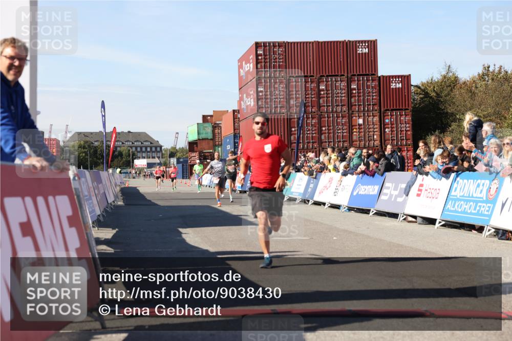 03.10.2025 - Köhlbrandbrückenlauf Lena Gebhardt http://msf.ph/oto/9038430 03.10.2025 12:53:52 Ziel 4088, 6002, 6085, 6422, 6624, 6817 meine-sportfotos.de