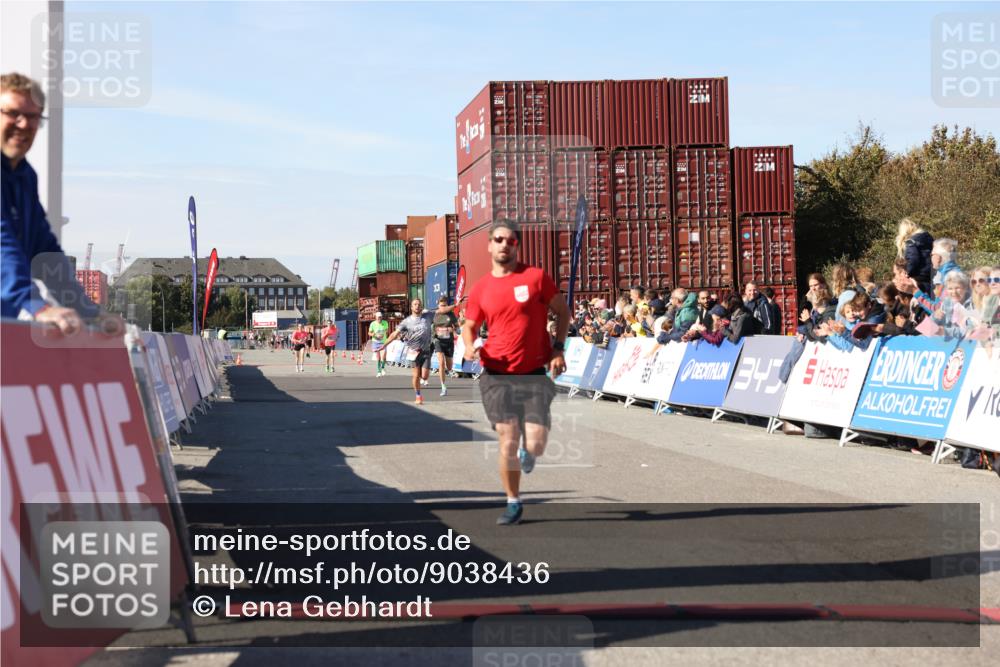 03.10.2025 - Köhlbrandbrückenlauf Lena Gebhardt http://msf.ph/oto/9038436 03.10.2025 12:53:52 Ziel 4088, 6002, 6085, 6422, 6624, 6817 meine-sportfotos.de