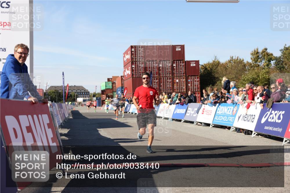 03.10.2025 - Köhlbrandbrückenlauf Lena Gebhardt http://msf.ph/oto/9038440 03.10.2025 12:53:52 Ziel 4088, 6002, 6085, 6422, 6624, 6817 meine-sportfotos.de