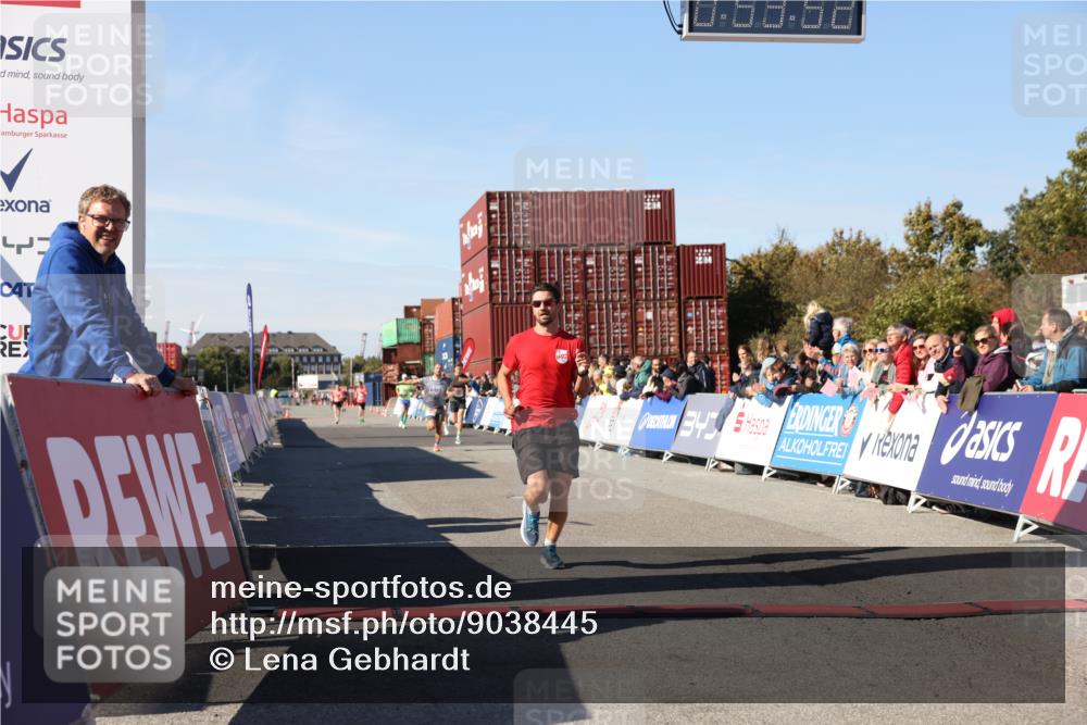 03.10.2025 - Köhlbrandbrückenlauf Lena Gebhardt http://msf.ph/oto/9038445 03.10.2025 12:53:52 Ziel 4088, 6002, 6085, 6422, 6624, 6817 meine-sportfotos.de