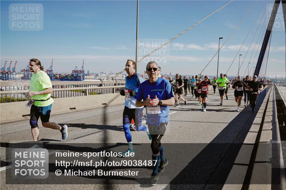 03.10.2025 - Köhlbrandbrückenlauf Michael Burmester http://msf.ph/oto/9038487 03.10.2025 12:31:13 Position 1 6262 meine-sportfotos.de