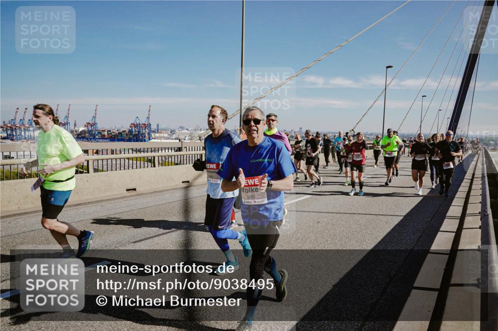 03.10.2025 - Köhlbrandbrückenlauf Michael Burmester http://msf.ph/oto/9038495 03.10.2025 12:31:13 Position 1 6262 meine-sportfotos.de