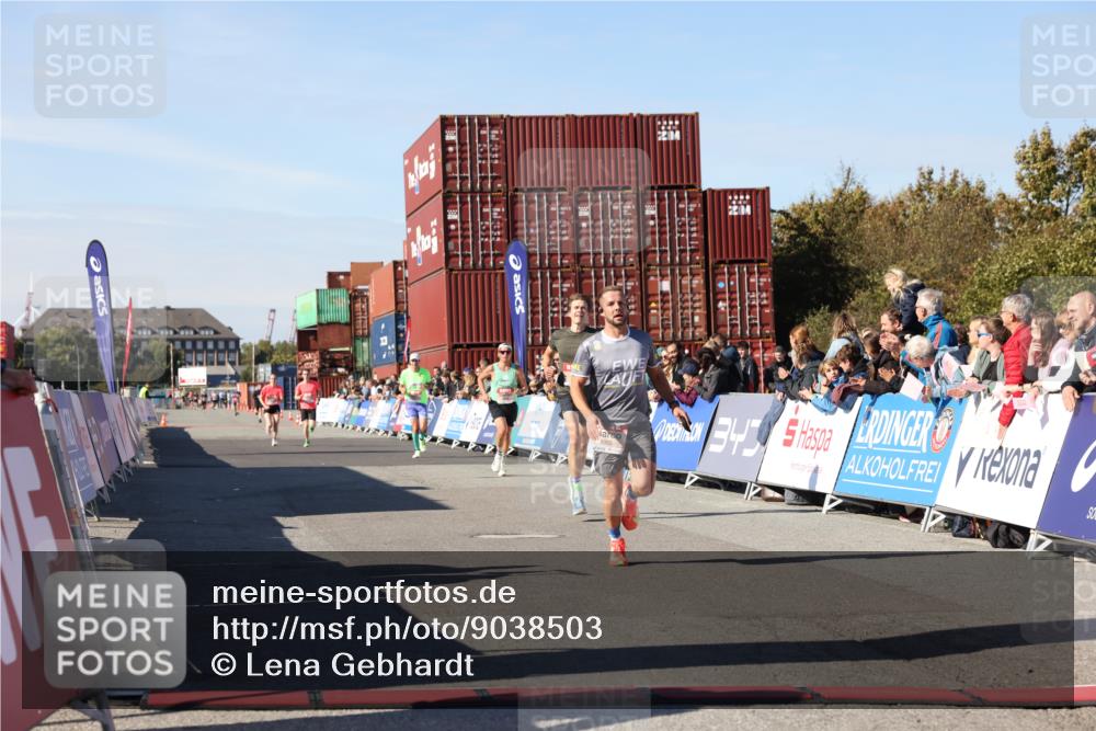 03.10.2025 - Köhlbrandbrückenlauf Lena Gebhardt http://msf.ph/oto/9038503 03.10.2025 12:53:56 Ziel 4030, 4088, 5947, 6002, 6085, 6422, 6817 meine-sportfotos.de