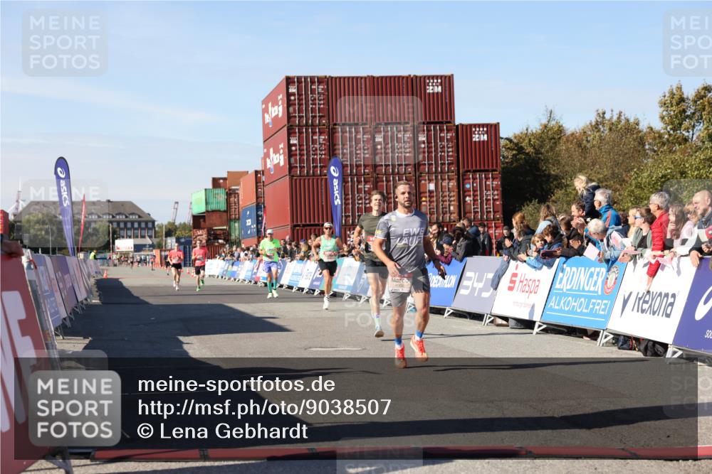 03.10.2025 - Köhlbrandbrückenlauf Lena Gebhardt http://msf.ph/oto/9038507 03.10.2025 12:53:56 Ziel 4030, 4088, 5947, 6002, 6085, 6422, 6817 meine-sportfotos.de