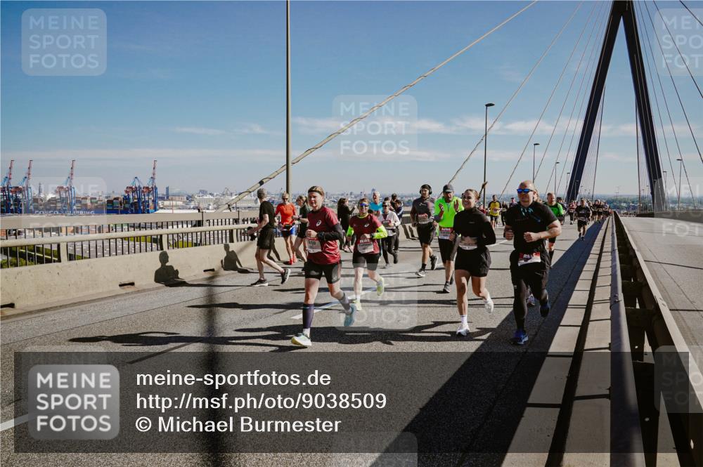 03.10.2025 - Köhlbrandbrückenlauf Michael Burmester http://msf.ph/oto/9038509 03.10.2025 12:31:14 Position 1  meine-sportfotos.de