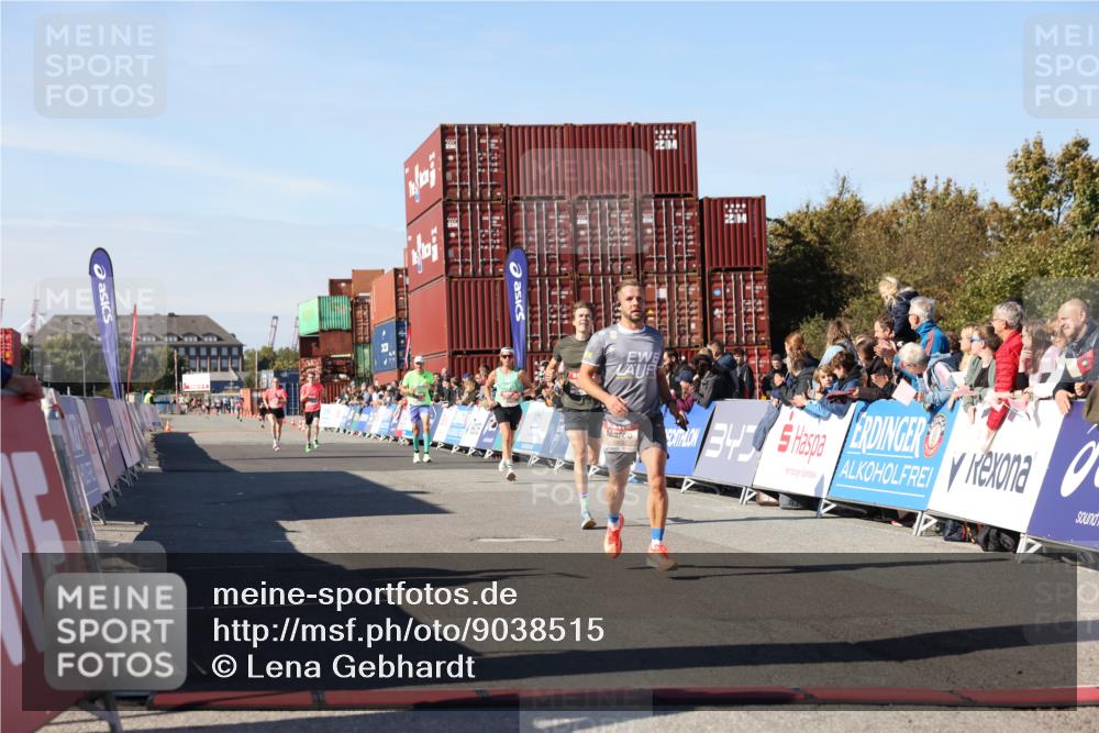 03.10.2025 - Köhlbrandbrückenlauf Lena Gebhardt http://msf.ph/oto/9038515 03.10.2025 12:53:56 Ziel 4030, 4088, 5947, 6002, 6085, 6422, 6817 meine-sportfotos.de
