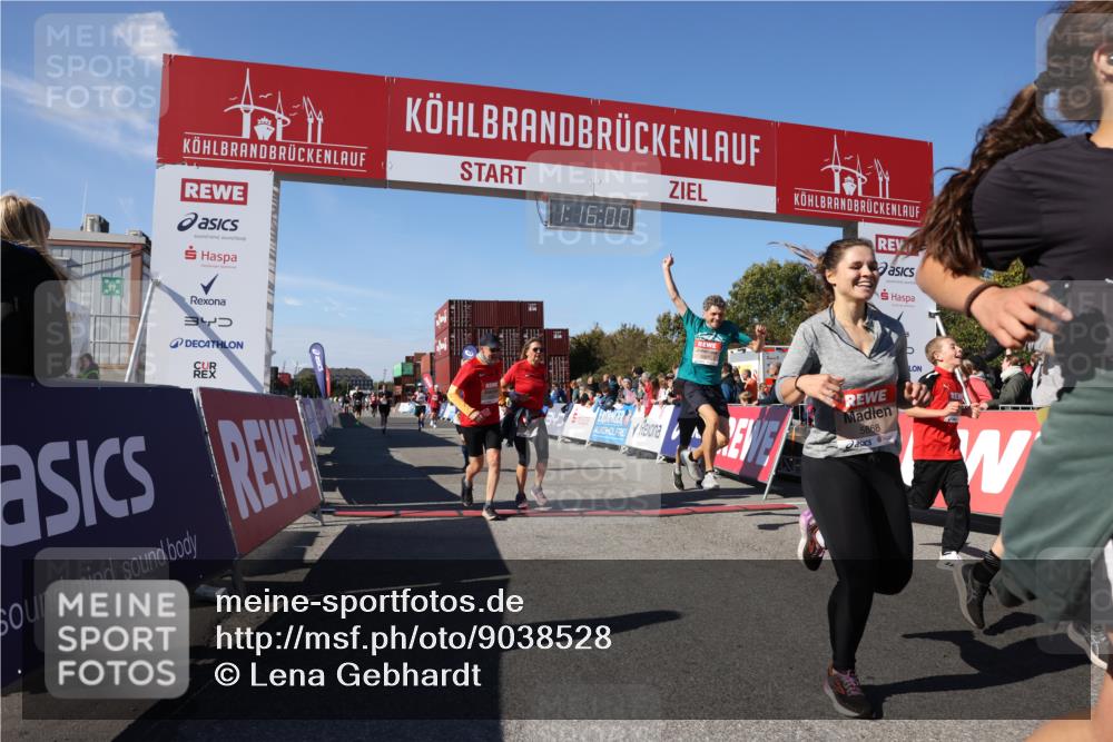 03.10.2025 - Köhlbrandbrückenlauf Lena Gebhardt http://msf.ph/oto/9038528 03.10.2025 13:16:00 Ziel 4374, 4423, 4495, 4548, 4644, 4677, 4805, 4833, 5022, 5023, 5217, 5867, 5868, 5879, 6270, 6271, 6301, 6445, 6507, 6712 meine-sportfotos.de