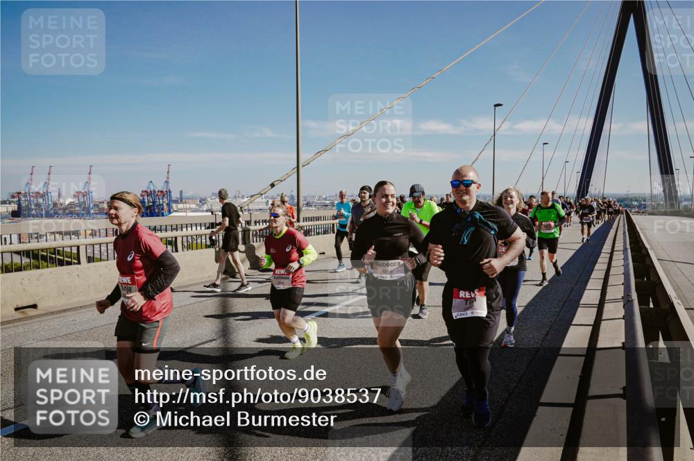 03.10.2025 - Köhlbrandbrückenlauf Michael Burmester http://msf.ph/oto/9038537 03.10.2025 12:31:15 Position 1  meine-sportfotos.de